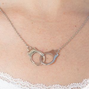 Brandy Melville handcuff necklace